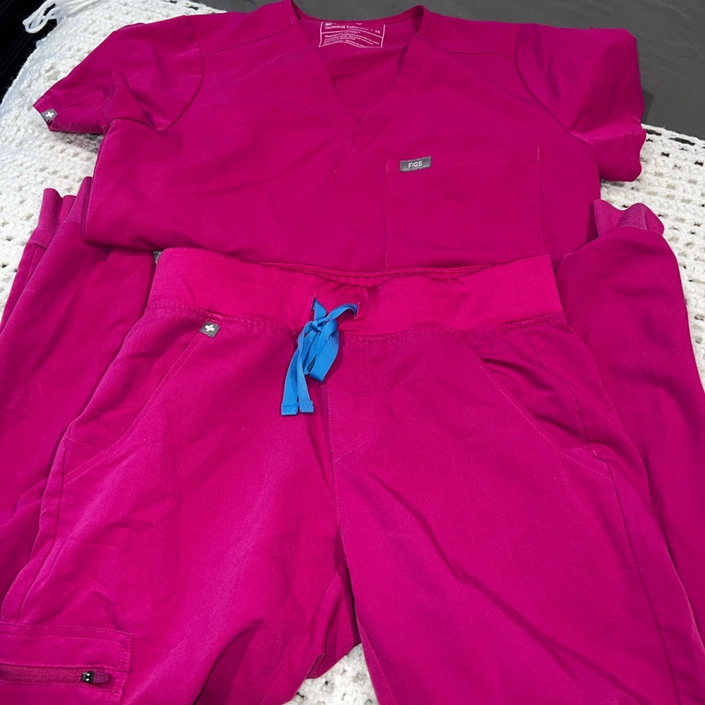 Figs Technical Collection in Bright Pink